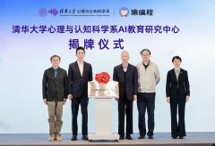 正在不竭诘问取创断力、共情力取人文情怀